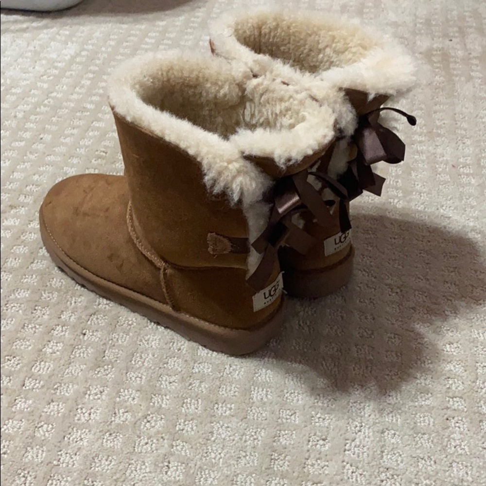 Women’s UGG short boots with bow backs
